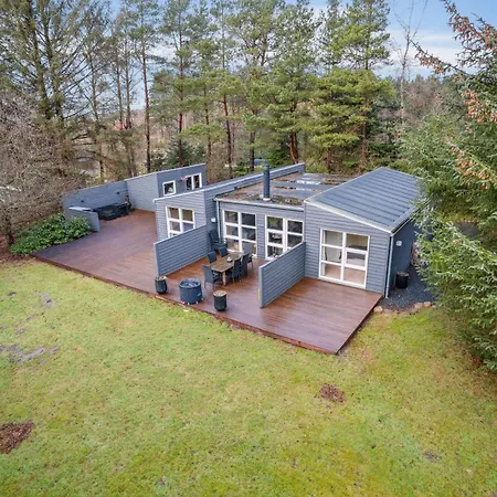 Family-Friendly 8-Person Holiday Home With Spa Surrounded By Nature Semesterbostad