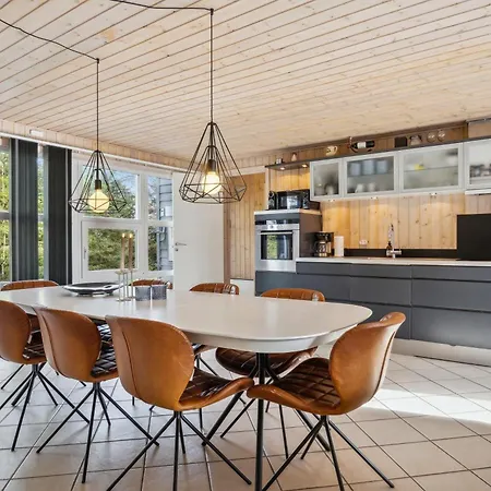 Beautiful 8-person House With Bath In A Scenic Area *
