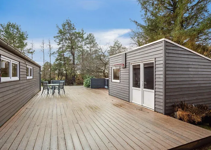 Semesterbostad Family-Friendly 8-Person Holiday Home With Spa Surrounded By Nature *