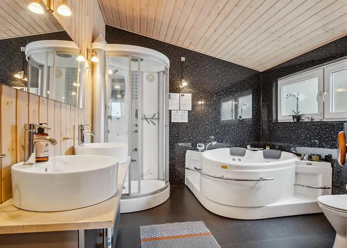 Family-Friendly 8-Person Holiday Home With Spa Surrounded By Nature * Ebeltoft