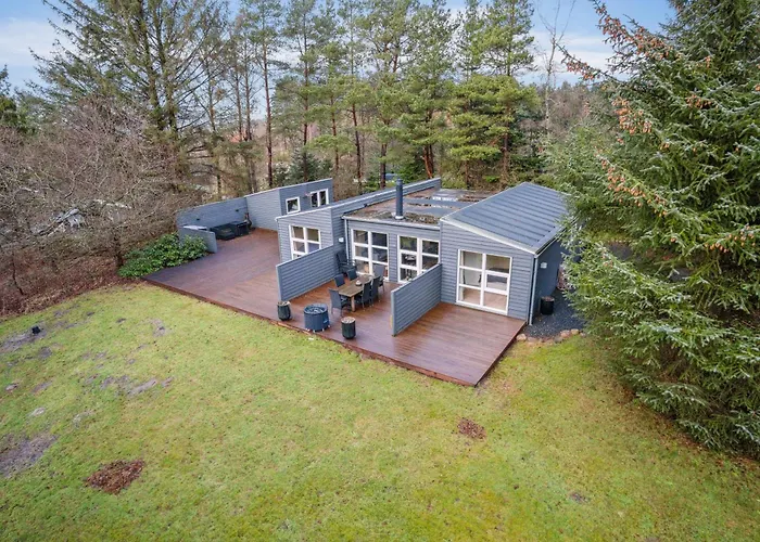 Family-Friendly 8-Person Holiday Home With Spa Surrounded By Nature Semesterbostad