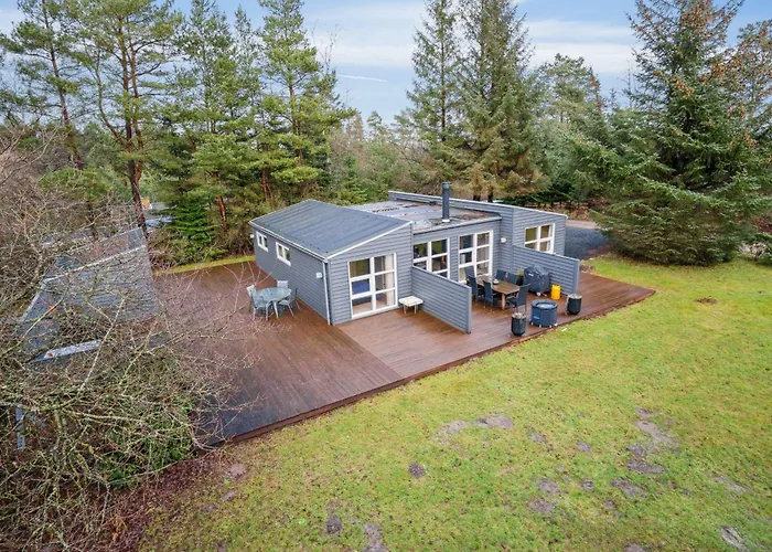 Semesterbostad Family-Friendly 8-Person Holiday Home With Spa Surrounded By Nature